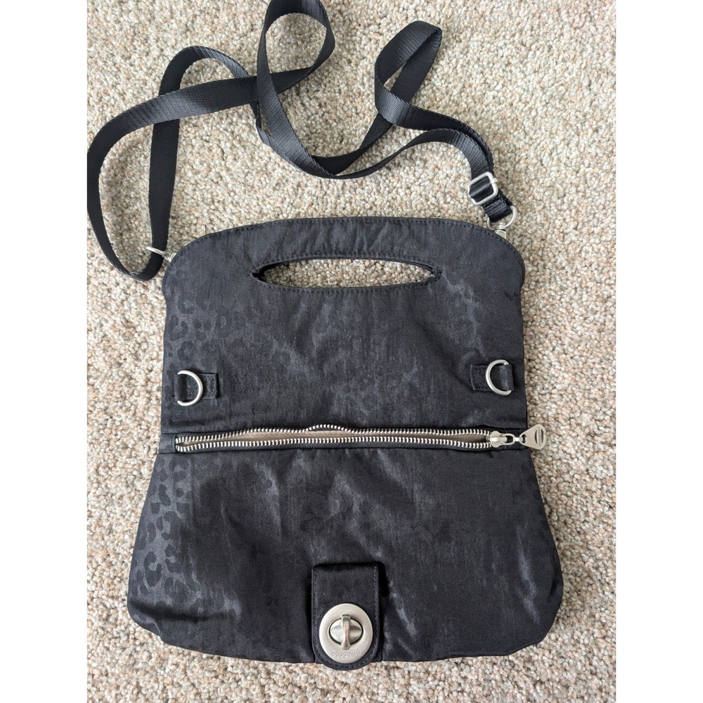 Baggallini Black Leopard Print Nylon Crossbody Bag Silver Hardware Travel Purse